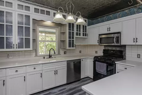 Kitchen - 11481 Cressey Rd, Plainwell, MI 49080 photo 1 of 6
