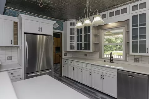 Kitchen - 11481 Cressey Rd, Plainwell, MI 49080 photo 3 of 6