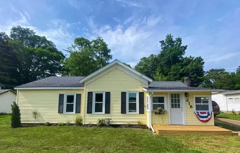 218 W Market St, Centreville, MI 49032
