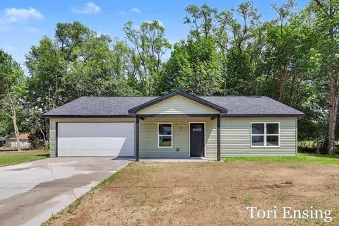 726 N Burgess St, Greenville, MI 48838
