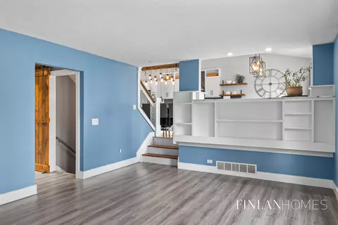 Living - 8655 Haystack Rd SE, Caledonia, MI 49316 photo 4 of 6