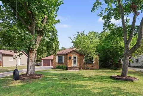 912 Wendover Blvd, Norton Shores, MI 49441
