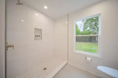 Bath - 1109 Birk Ave, Ann Arbor, MI 48103 photo 2 of 6
