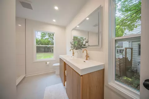 Bath - 1109 Birk Ave, Ann Arbor, MI 48103 photo 1 of 6