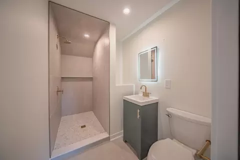 Bath - 1109 Birk Ave, Ann Arbor, MI 48103 photo 6 of 6