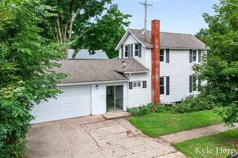204 W South St, Hastings, MI 49058