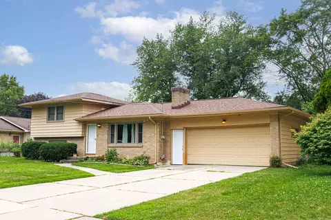 4545 Bonnie Ave SE, Kentwood, MI 49508