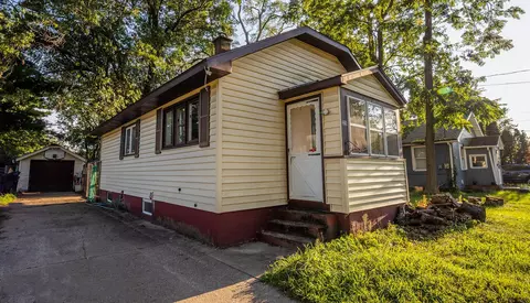 326 43rd St SE, Kentwood, MI 49548