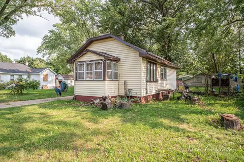 326 43rd St SE, Kentwood, MI 49548