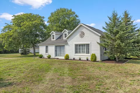 10681 Fillmore St, Zeeland, MI 49464