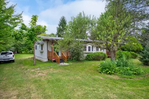 46894 72nd St, Watervliet, MI 49098