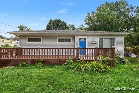 1534 Katrina Dr SE, Kentwood, MI 49508