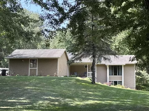 4729 Kenowa Ave SW, Grandville, MI 49418