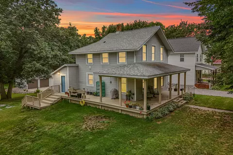 48 Marion St, Hillsdale, MI 49242