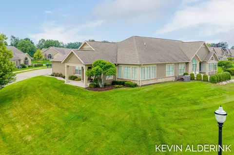 1229 Waterwalk Dr, Holland, MI 49423