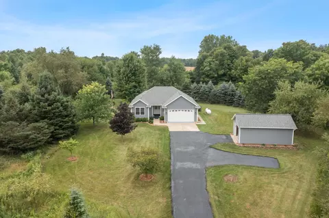1746 Rowden Dr, Hastings, MI 49058