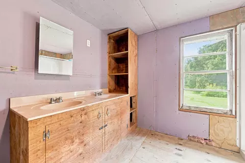 Bath - 876 110th Ave, Plainwell, MI 49080 photo 2 of 2