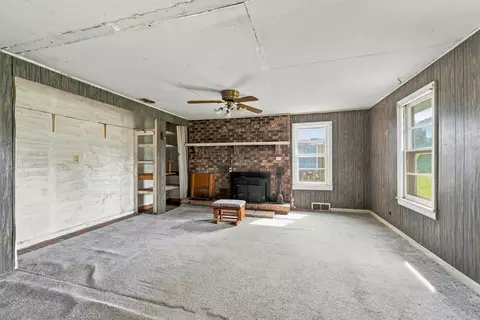 Living - 876 110th Ave, Plainwell, MI 49080 photo 2 of 3