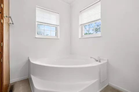Bath - 2038 E Bristol Rd E, Dowling, MI 49050 photo 2 of 4