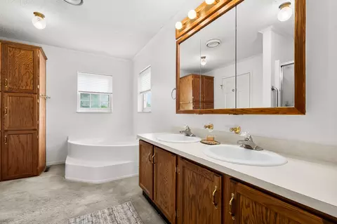Bath - 2038 E Bristol Rd E, Dowling, MI 49050 photo 1 of 4