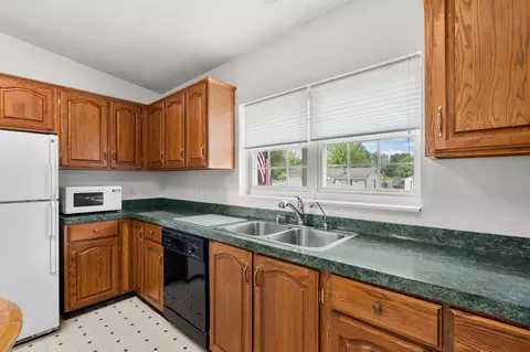Kitchen - 2038 E Bristol Rd E, Dowling, MI 49050 photo 3 of 5