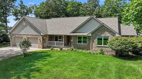 51408 Summit St, Paw Paw, MI 49079