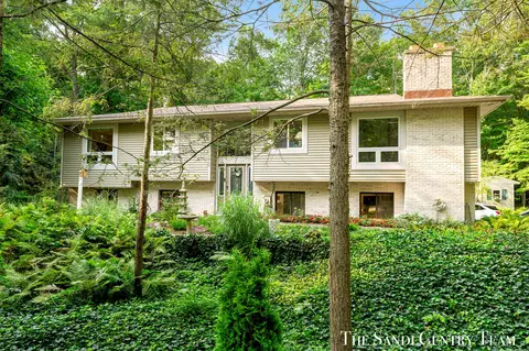 17445 W Spring Lake Rd, Spring Lake, MI 49456