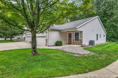 712 Riverwalk St #11, Hastings, MI 49058