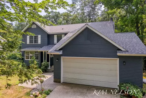 4677 Doug Dr, Whitehall, MI 49461