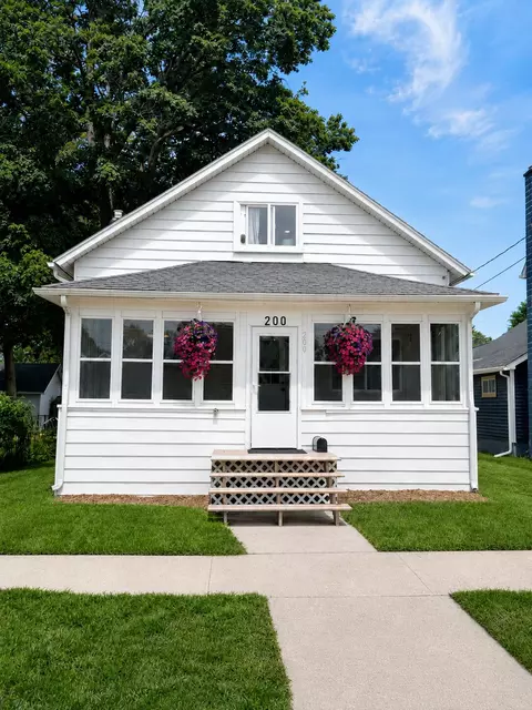 200 Grove St NW, Sparta, MI 49345