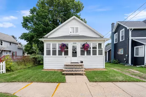 200 Grove St NW, Sparta, MI 49345