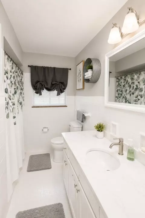 Bath - 951 E Square Lk, Troy, MI 48085 photo 1 of 1
