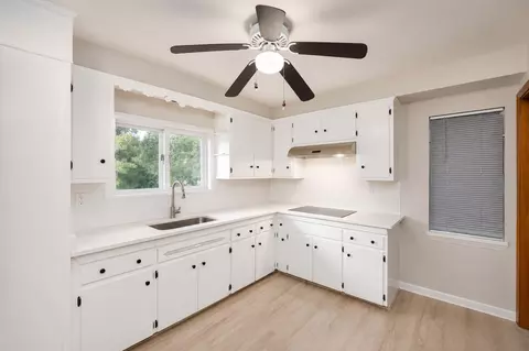 Kitchen - 951 E Square Lk, Troy, MI 48085 photo 1 of 1