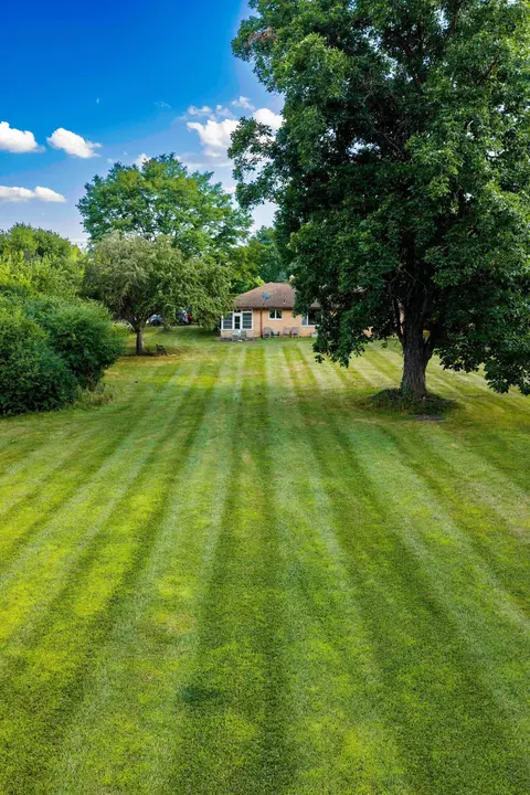 Exterior - 951 E Square Lk, Troy, MI 48085 photo 6 of 8