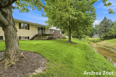 5773 Leisure South Dr SE, Kentwood, MI 49548