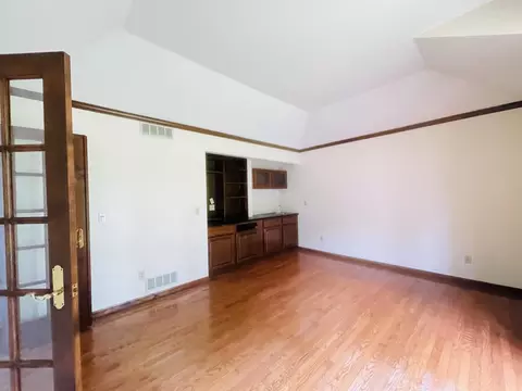 Living - 4635 S Jackson Rd, Jackson, MI 49201 photo 3 of 5