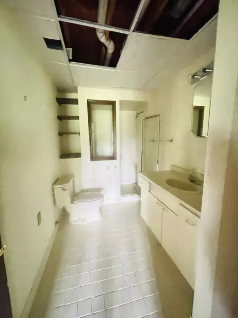 Bath - 4635 S Jackson Rd, Jackson, MI 49201 photo 3 of 3