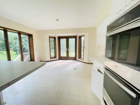 Kitchen - 4635 S Jackson Rd, Jackson, MI 49201 photo 2 of 3