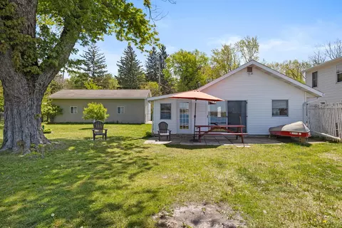 11334 E Shore Dr, Delton, MI 49046
