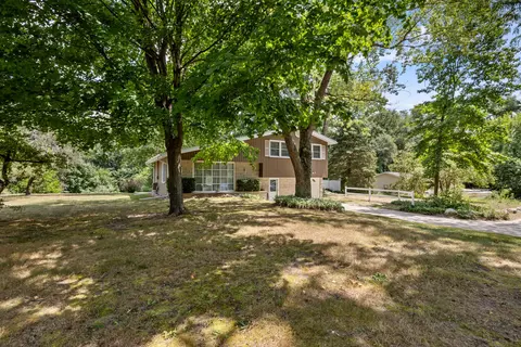 10246 Douglas Ave, Plainwell, MI 49080