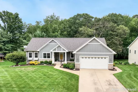4730 Sundial Dr NE, Grand Rapids, MI 49525