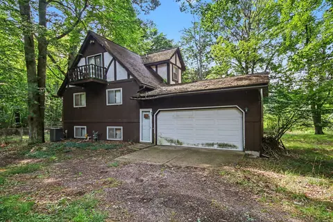 6700 Wildwood Dr, West Olive, MI 49460
