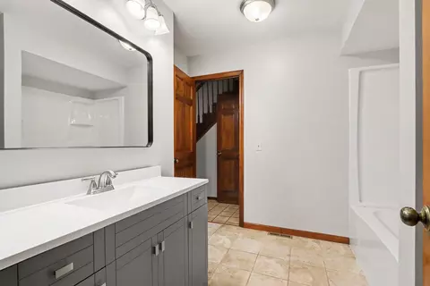 Bath - 604 Flower St, Three Rivers, MI 49093 photo 4 of 4