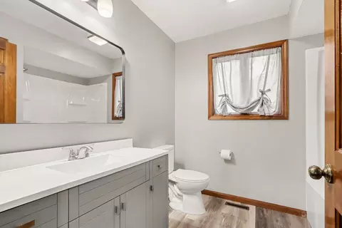 Bath - 604 Flower St, Three Rivers, MI 49093 photo 3 of 4