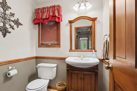 Bath - 604 Flower St, Three Rivers, MI 49093 photo 2 of 4