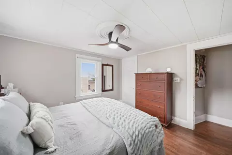 Bedroom - 227 N Bowen St, Jackson, MI 49202 photo 2 of 5