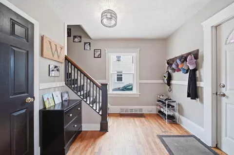 Entry Way - 227 N Bowen St, Jackson, MI 49202 photo 2 of 2