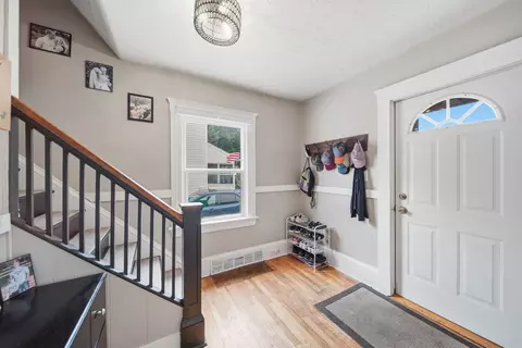 Entry Way - 227 N Bowen St, Jackson, MI 49202 photo 1 of 2