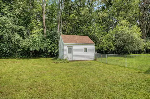 Exterior - 2511 Reynolds Rd, Jackson, MI 49201 photo 13 of 16