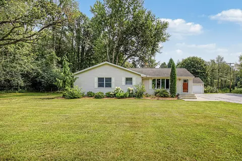 Exterior - 2511 Reynolds Rd, Jackson, MI 49201 photo 1 of 16